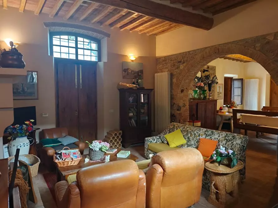 Immagine 32 di Casa colonica in vendita  a Capannori