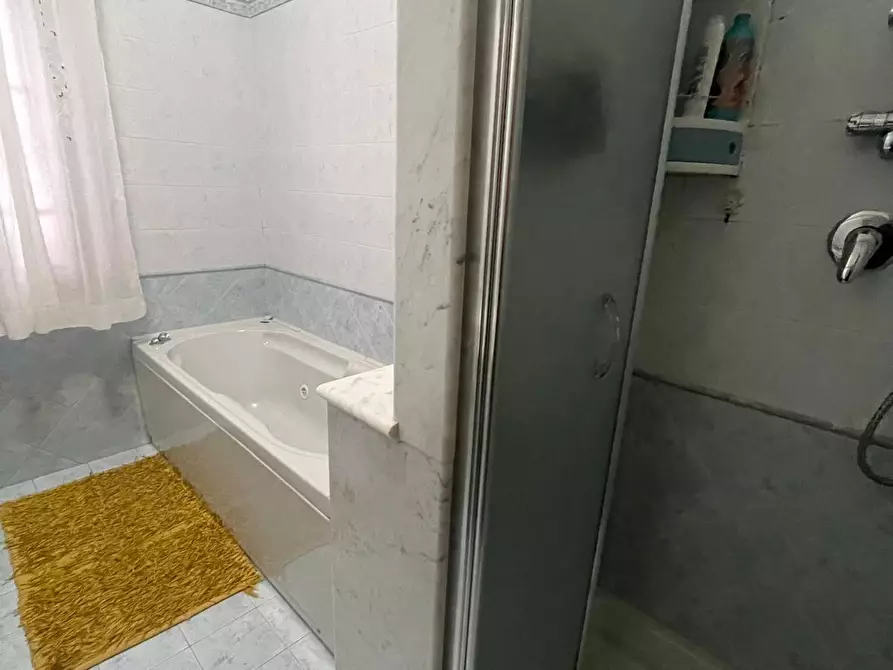 Immagine 7 di Appartamento in vendita  a Carrara