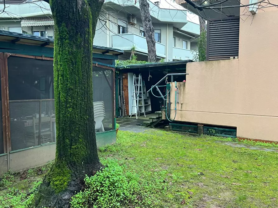 Immagine 55 di Villetta a schiera in vendita  a Massa