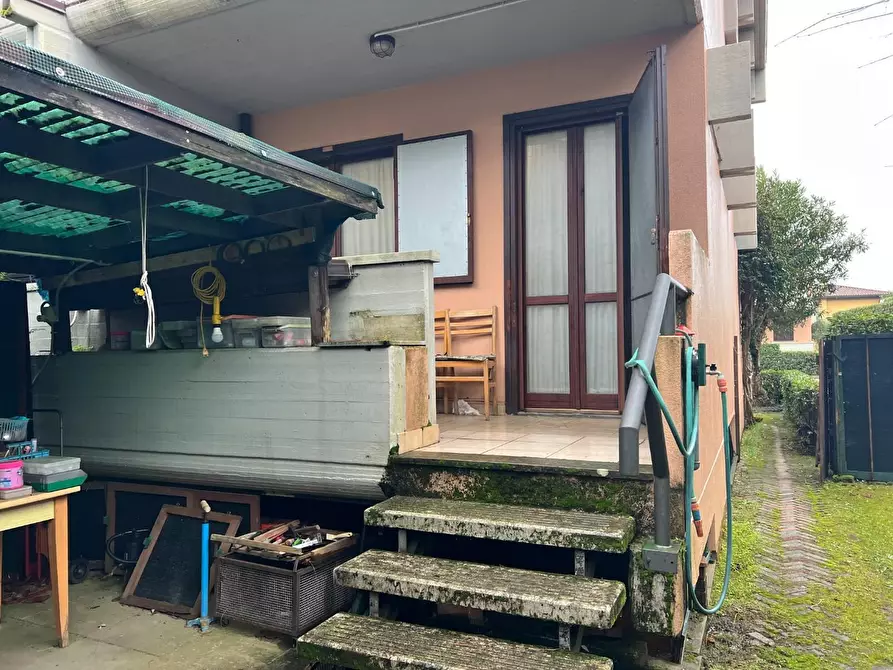 Immagine 47 di Villetta a schiera in vendita  a Massa