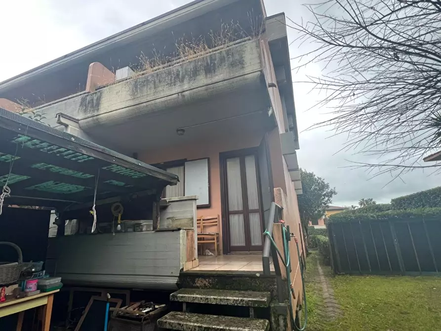 Immagine 48 di Villetta a schiera in vendita  a Massa