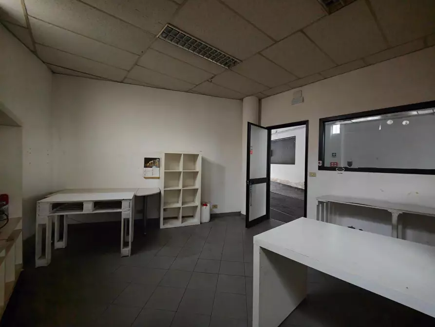 Immagine 4 di Locale commerciale in affitto  a Fucecchio