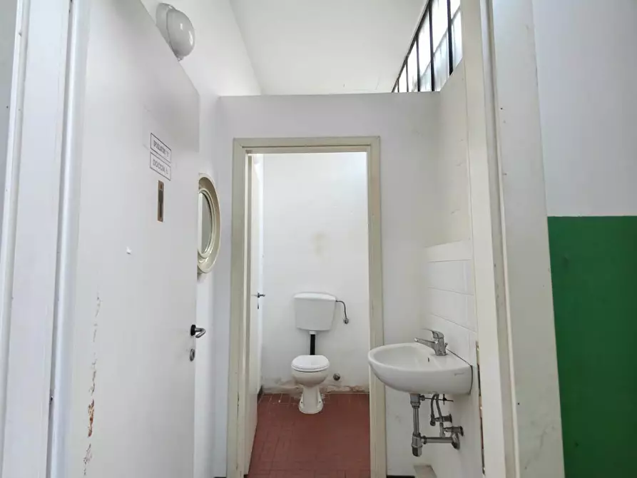 Immagine 3 di Locale commerciale in affitto  a Fucecchio