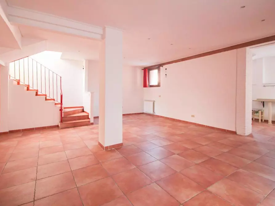 Immagine 11 di Appartamento in vendita  a Pisa