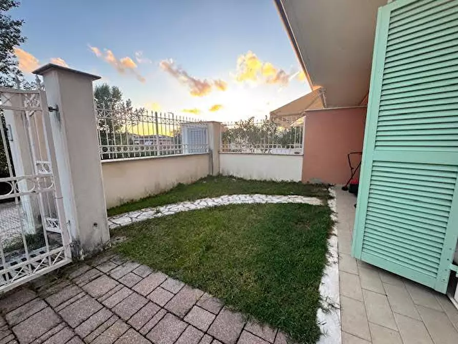 Immagine 21 di Casa semindipendente in vendita  a Carrara