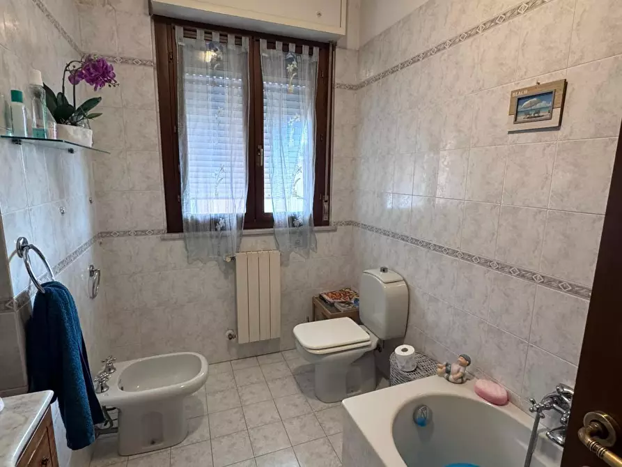 Immagine 22 di Appartamento in vendita  a Massa