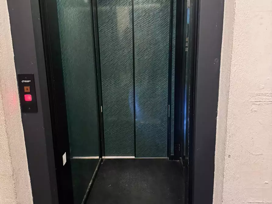 Immagine 27 di Appartamento in vendita  a Massa