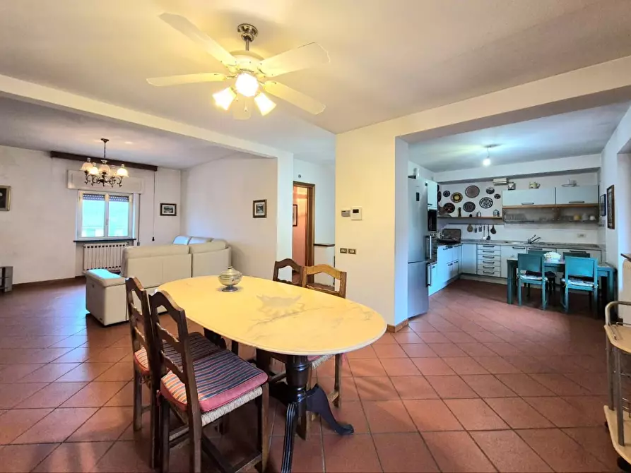 Immagine 1 di Terratetto in vendita  a Lucca