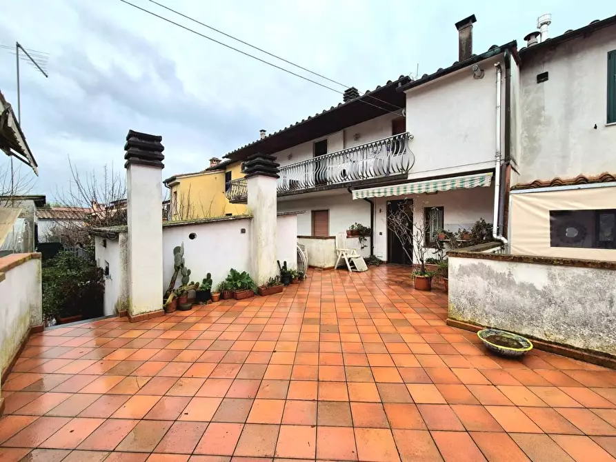 Immagine 14 di Terratetto in vendita  a Lucca