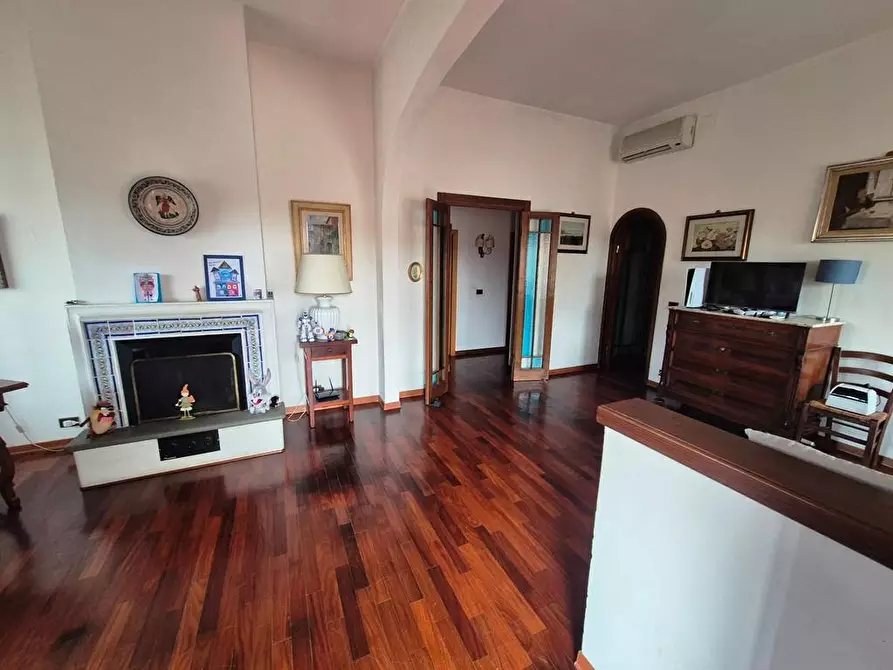 Immagine 18 di Casa indipendente in vendita  a Siena