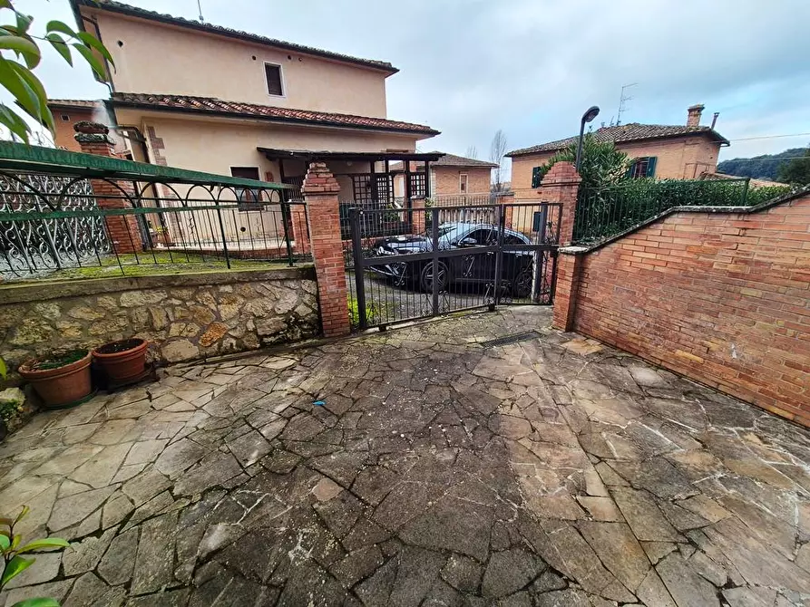 Immagine 9 di Casa indipendente in vendita  a Siena