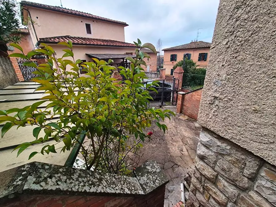 Immagine 8 di Casa indipendente in vendita  a Siena