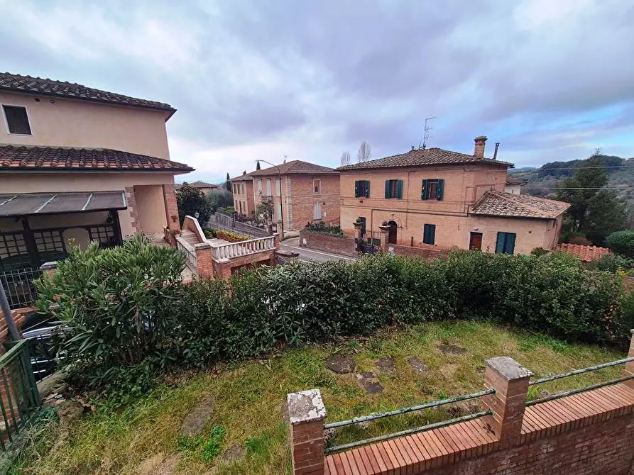 Immagine 12 di Casa indipendente in vendita  a Siena