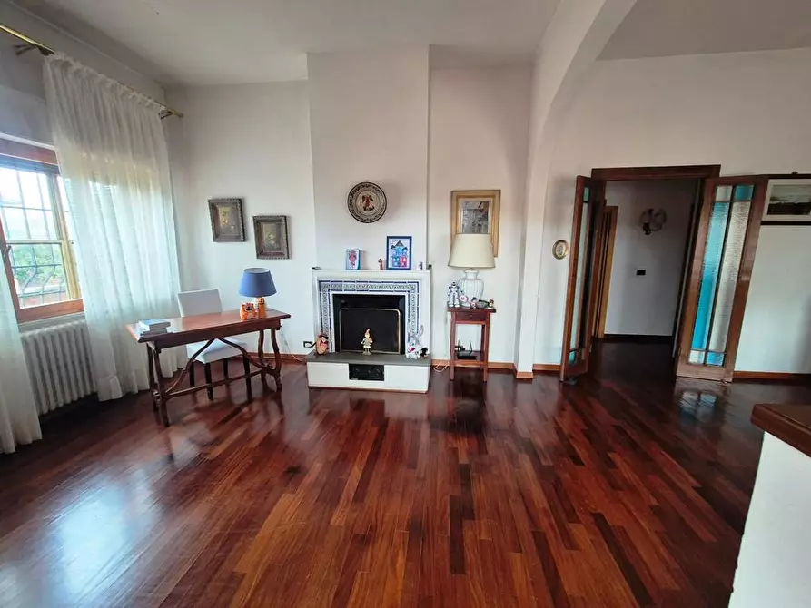 Immagine 17 di Casa indipendente in vendita  a Siena