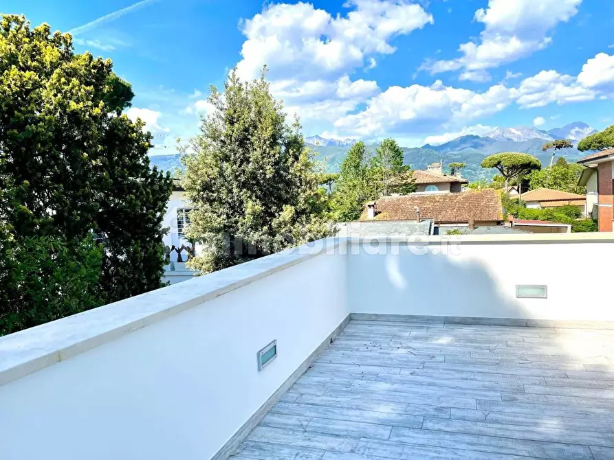 Immagine 26 di Villa in vendita  a Forte Dei Marmi