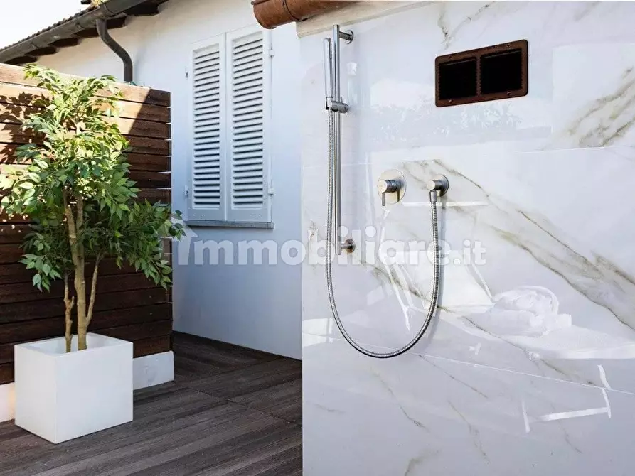 Immagine 16 di Villetta a schiera in vendita  a Forte Dei Marmi