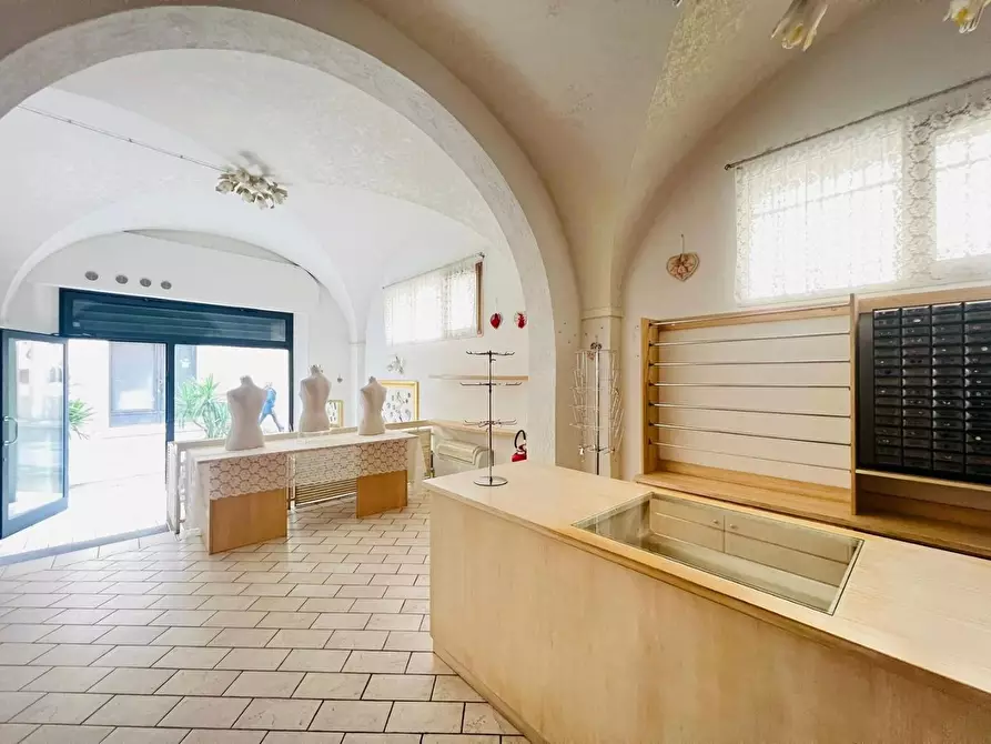 Immagine 9 di Magazzino in vendita  a Empoli