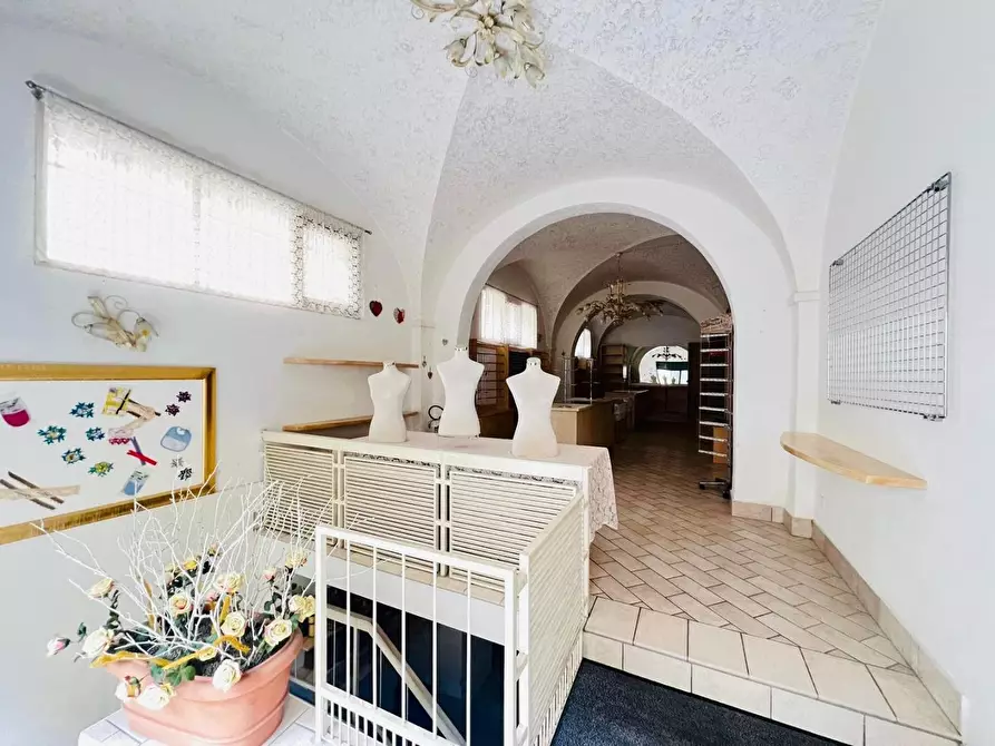 Immagine 12 di Magazzino in vendita  a Empoli