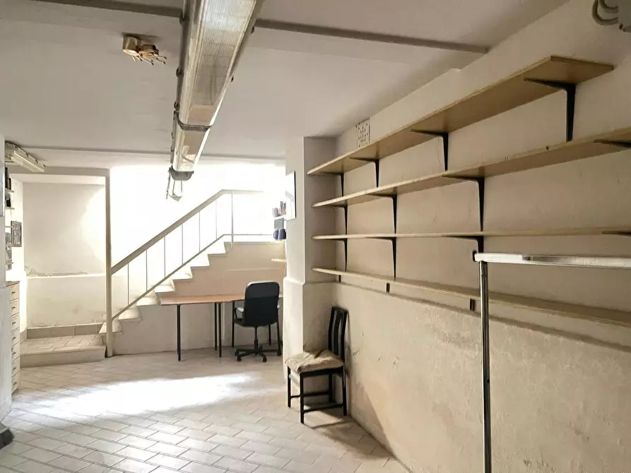 Immagine 15 di Magazzino in vendita  a Empoli