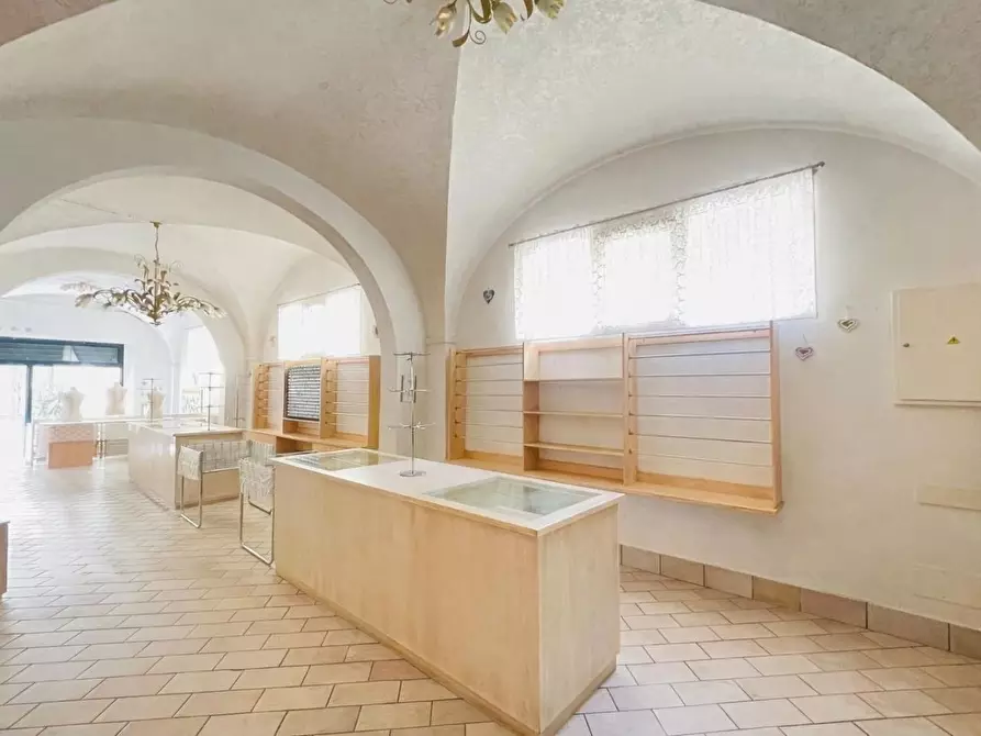 Immagine 1 di Magazzino in vendita  a Empoli