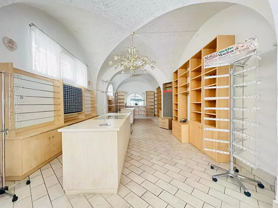 Immagine 11 di Magazzino in vendita  a Empoli