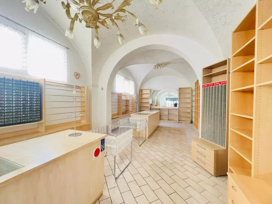 Immagine 3 di Magazzino in vendita  a Empoli