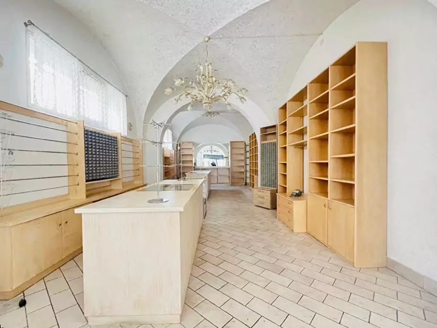 Immagine 10 di Magazzino in vendita  a Empoli