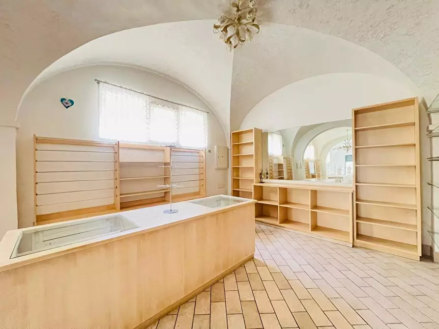 Immagine 6 di Magazzino in vendita  a Empoli