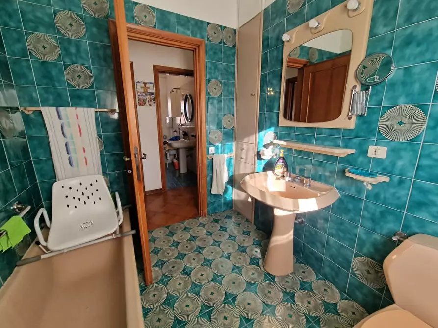 Immagine 17 di Appartamento in vendita  a Carrara