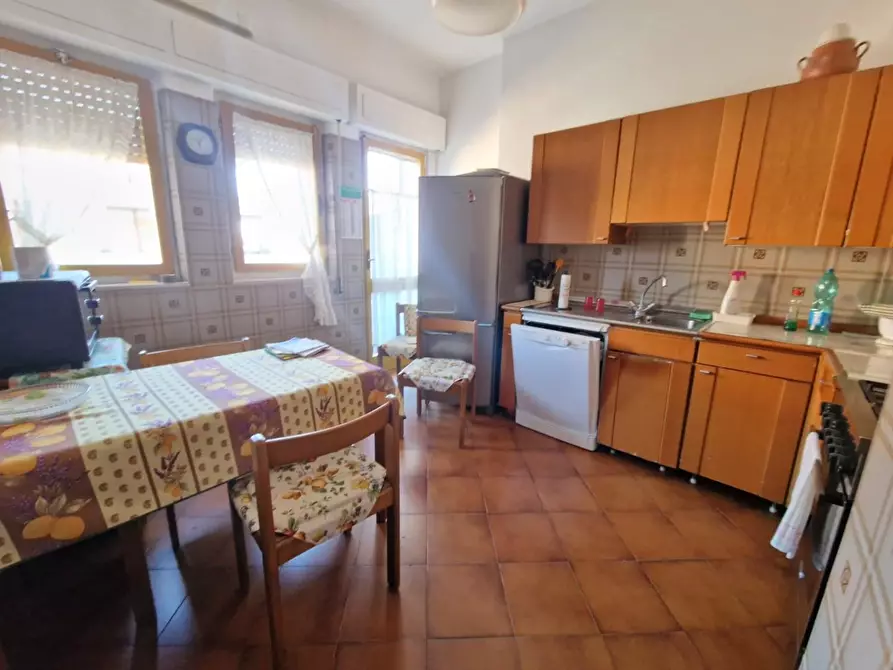 Immagine 11 di Appartamento in vendita  a Carrara