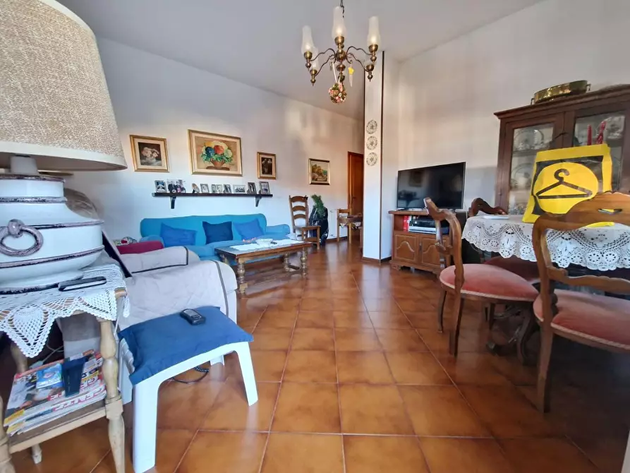 Immagine 2 di Appartamento in vendita  a Carrara