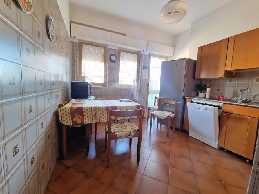 Immagine 12 di Appartamento in vendita  a Carrara