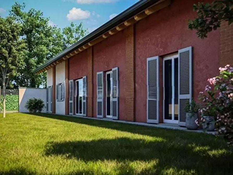 Immagine 1 di Villetta a schiera in vendita  a Pisa