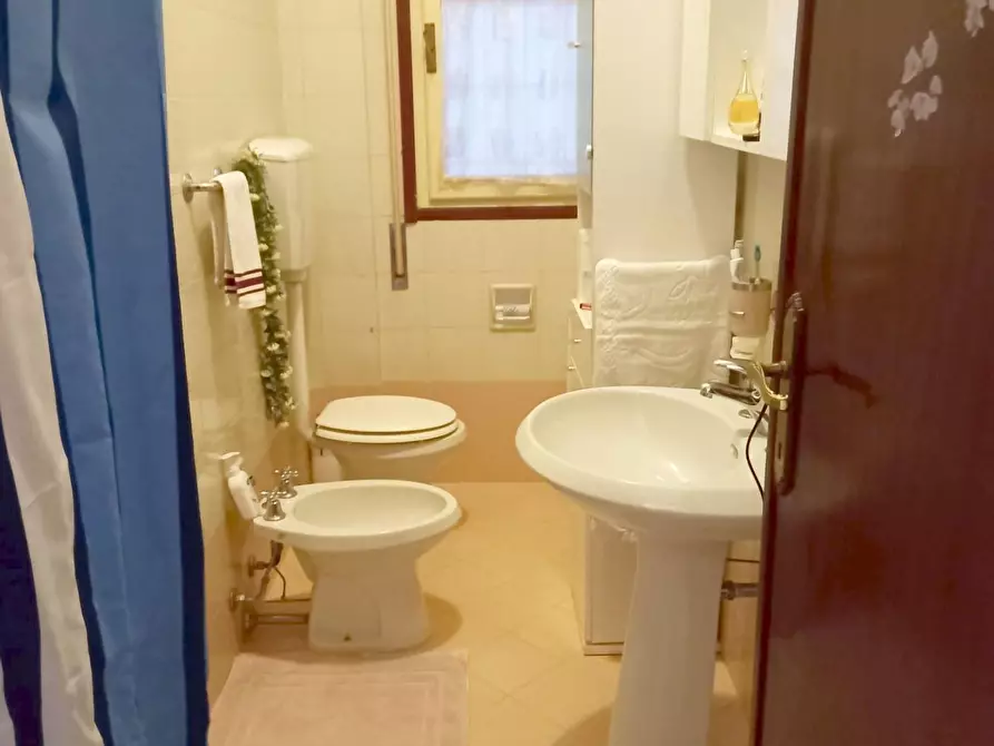 Immagine 10 di Appartamento in vendita  a Viareggio