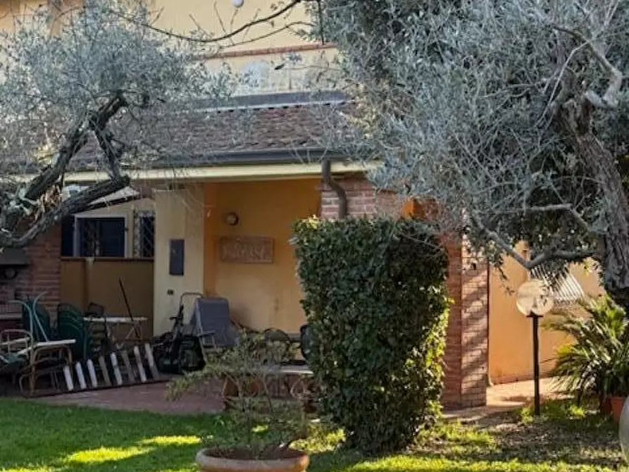 Immagine 1 di Casa bifamiliare in vendita  a Carrara