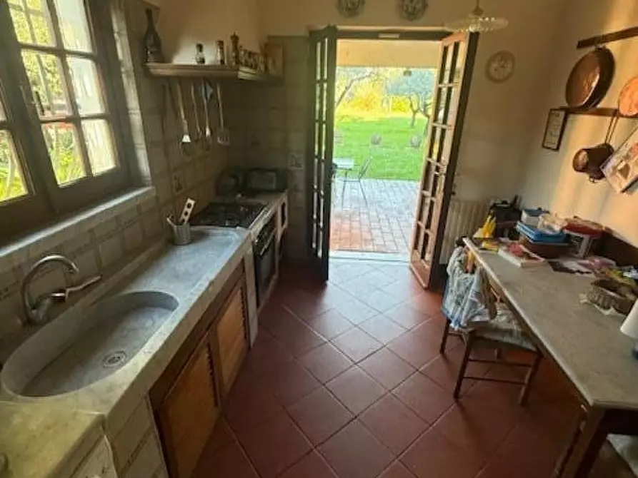 Immagine 10 di Casa bifamiliare in vendita  a Carrara