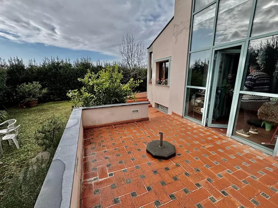 Immagine 2 di Villa in vendita  a San Giuliano Terme