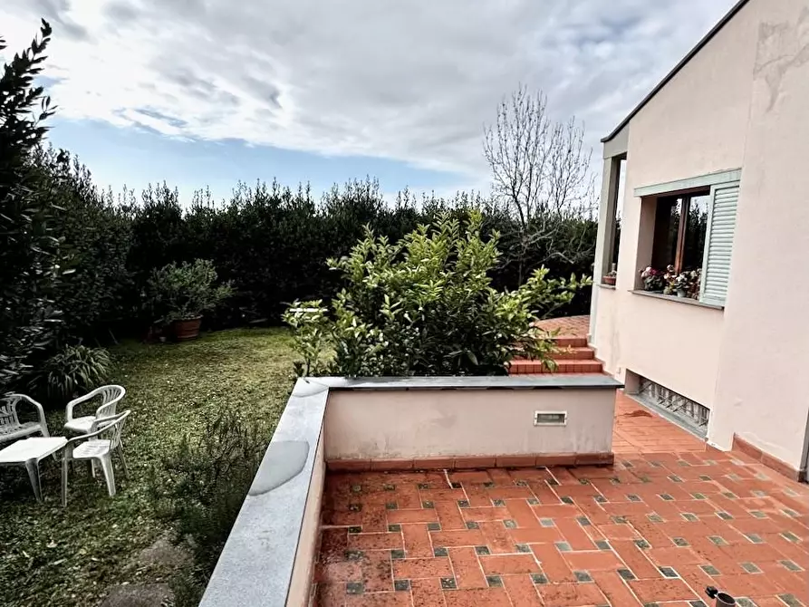 Immagine 4 di Villa in vendita  a San Giuliano Terme