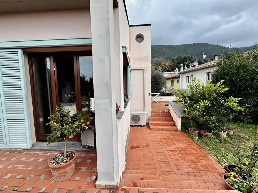 Immagine 11 di Villa in vendita  a San Giuliano Terme