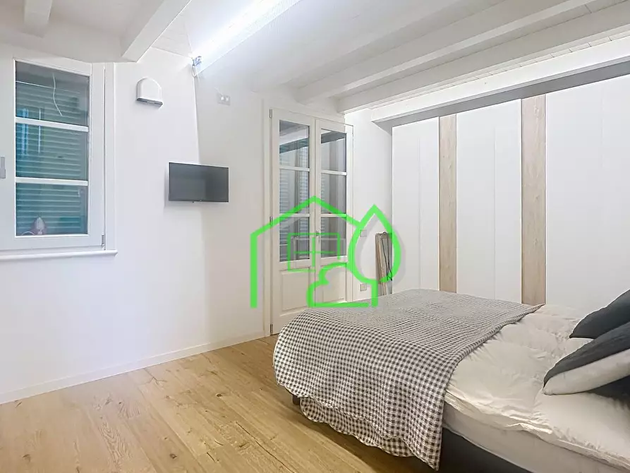 Immagine 2 di Villetta a schiera in vendita  a Viareggio