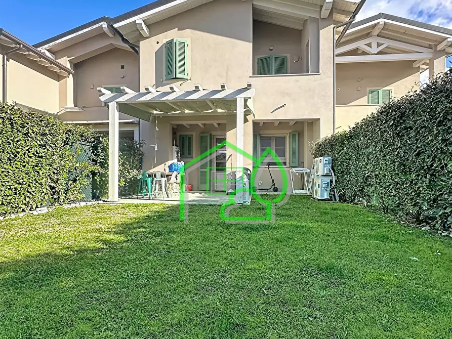 Immagine 20 di Villetta a schiera in vendita  a Viareggio