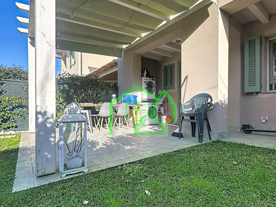 Immagine 21 di Villetta a schiera in vendita  a Viareggio