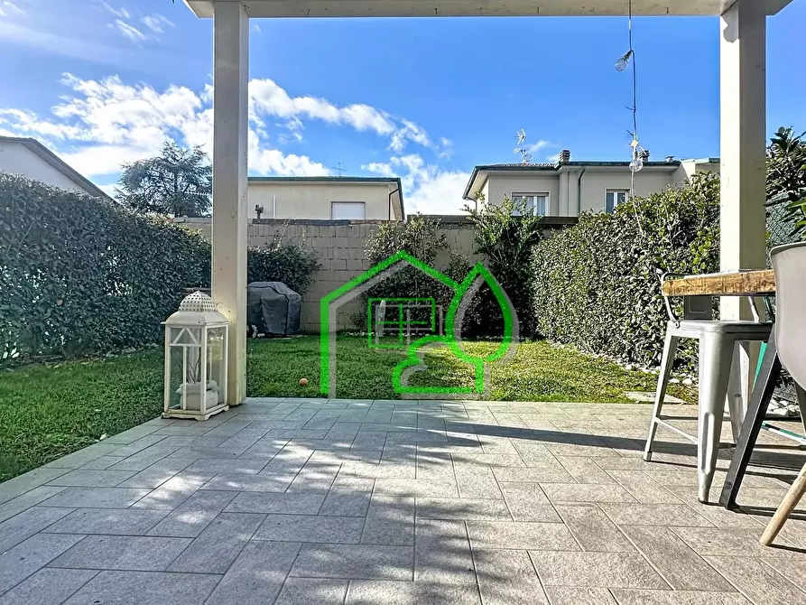 Immagine 19 di Villetta a schiera in vendita  a Viareggio