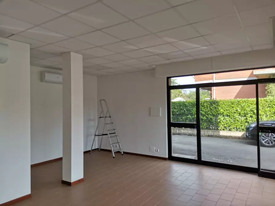 Immagine 2 di Locale commerciale in affitto  a Poggibonsi