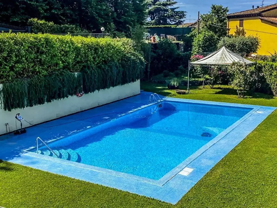 Immagine 29 di Villa in vendita  a Camaiore