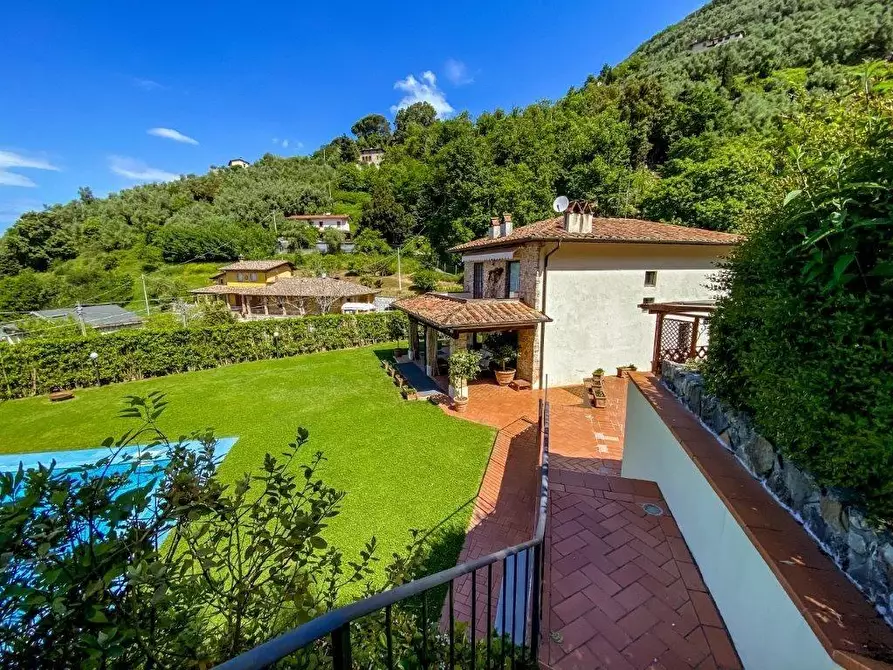 Immagine 34 di Villa in vendita  a Camaiore