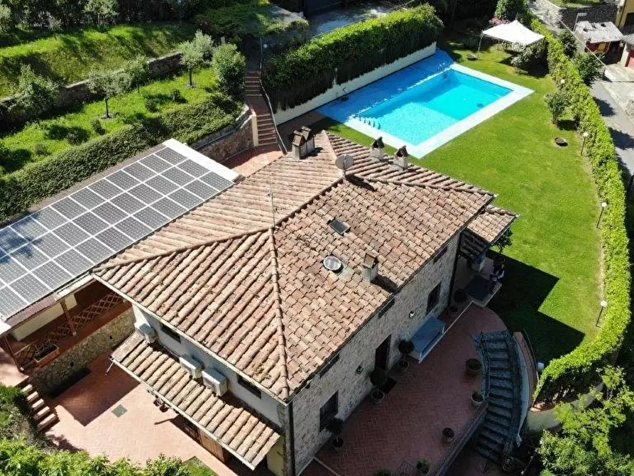 Immagine 10 di Villa in vendita  a Camaiore