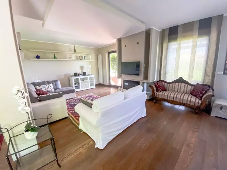 Immagine 12 di Villa in vendita  a Camaiore