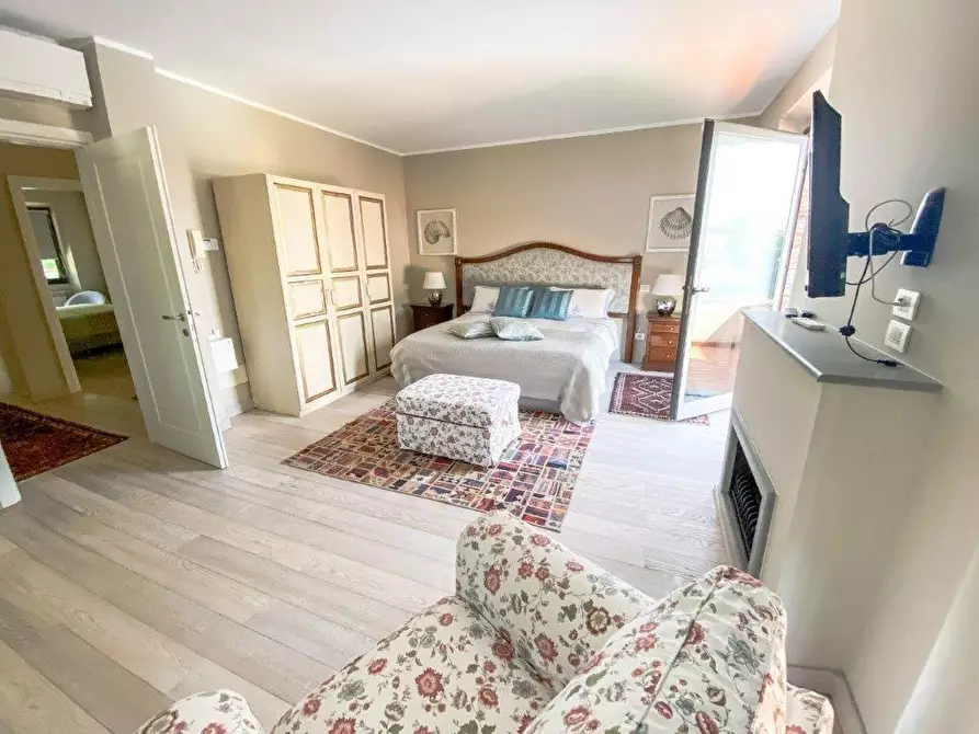 Immagine 20 di Villa in vendita  a Camaiore