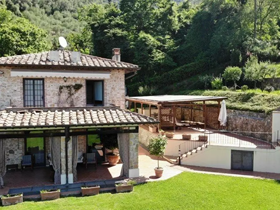 Immagine 4 di Villa in vendita  a Camaiore
